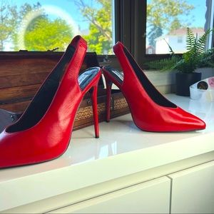 Steve Madden red pumps , size 9 .